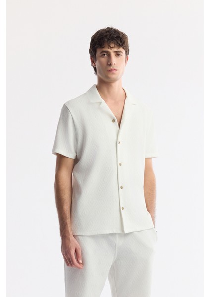 Erkek Ekru Apaj Yaka Viskon Karışımlı Jakarlı Kısa Kol Regular Fit Gömlek A51Y2144