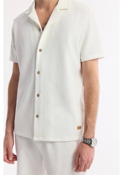 Erkek Ekru Apaj Yaka Viskon Karışımlı Jakarlı Kısa Kol Regular Fit Gömlek A51Y2144 indirimleri