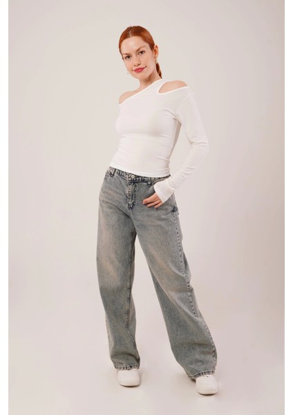 Omuz Dekolte Detaylı Beyaz Bluz fiyatları