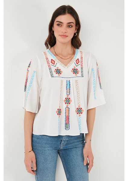 Pamuklu Regular Fit Nakış İşlemeli Bluz Bayan BLUZ 611BZ0247