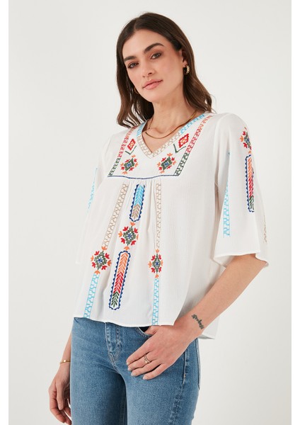 Pamuklu Regular Fit Nakış İşlemeli Bluz Bayan BLUZ 611BZ0247