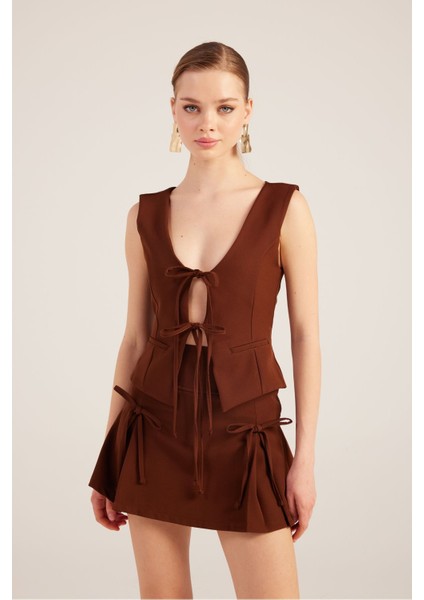 Kurdeleli Yüksek Bel Pilili Mini Elena Şort Etek Kahve fiyatları