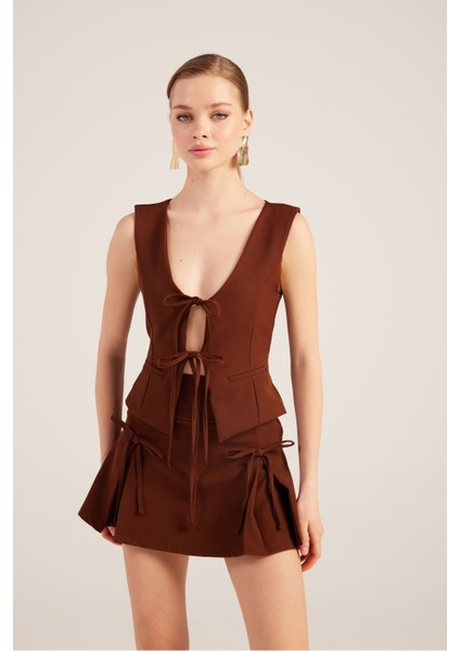 Kurdeleli Yüksek Bel Pilili Mini Elena Şort Etek Kahve fırsatları