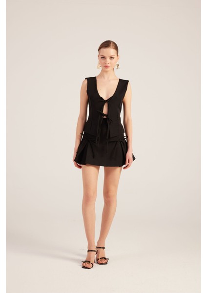 Kurdeleli Yüksek Bel Pilili Mini Elena Şort Etek Siyah modelleri