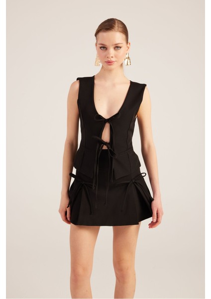 Kurdeleli Yüksek Bel Pilili Mini Elena Şort Etek Siyah fırsatları