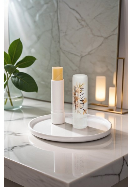 Natural Lip Balm Ballı Dudak Koruyucu 1 Adet