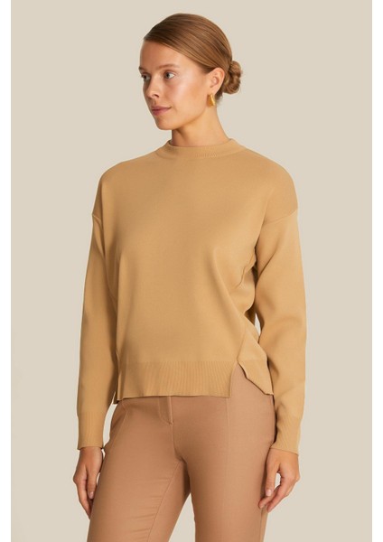 Sıfır Yaka Dökümlü Camel Triko Bluz