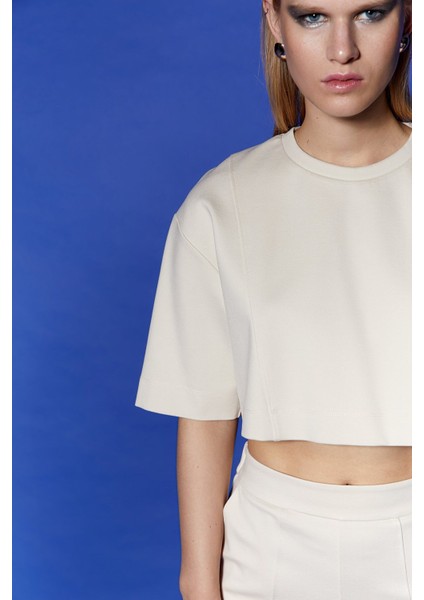 Ekru Basic Crop T-Shirt