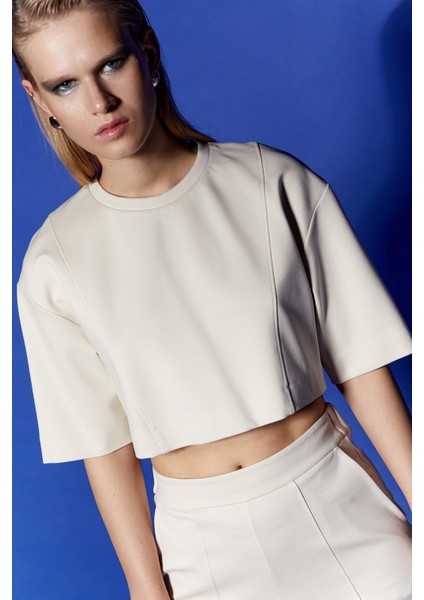 Ekru Basic Crop T-Shirt