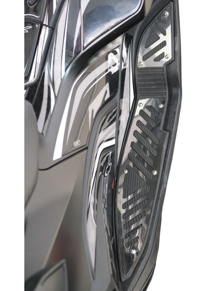 Honda Pcx 125 / 150 2021-2024 Uyumlu Kauçuk Detaylı Krom Basamak Siyah-Krom