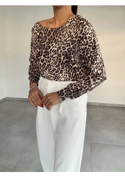 Kadın Uzun Kollu Kayık Yaka Detay Leopar Desen Bluz fiyatları