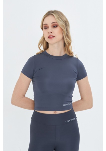 Soft Touch Bedene Oturan Spor Crop T-Shirt Short Fitted