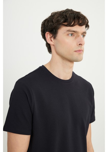 Pamuklu Slim Fit Dar Kesim Bisiklet Yaka Esnek Tişört fırsatları