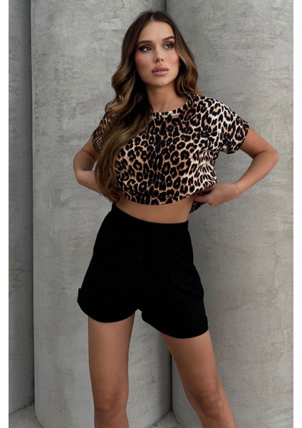 Leopar Desenli Soft Touch Geniş Yaka Oversize T-Shirt