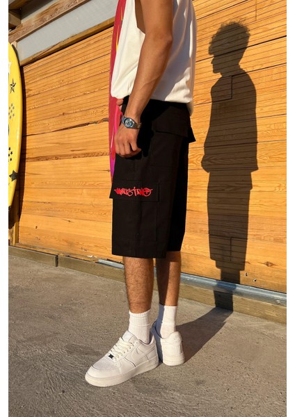 Graffiti Kırmızı Baskılı Baggy Şort