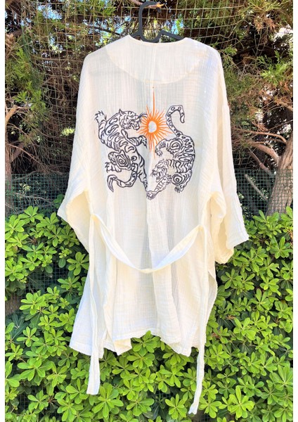 Kaplan Desenli Beyaz Müslin Kumaş Kimono ( Tek Ebat )