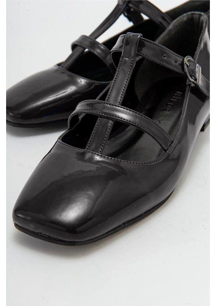 FESTA Siyah Rugan Tokalı Casual Babet Kadın