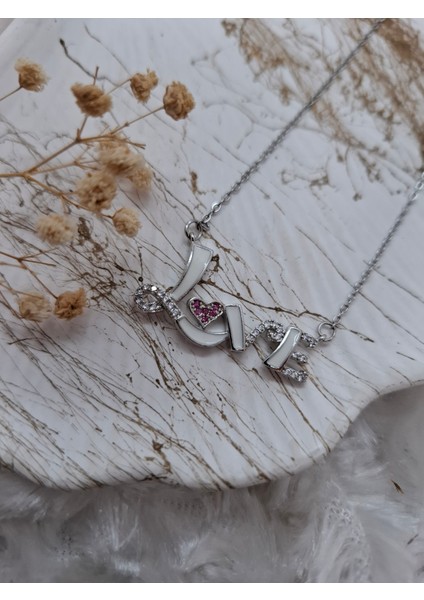 Kadın Love Yazılı Çelik Kolye fırsatları