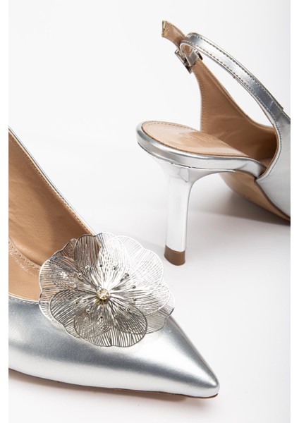 Kadın Abiye Stiletto Gümüş Rugan Metal Çiçek Aksesuarlı Galvaniz Ökçe Kaplamalı fiyatları