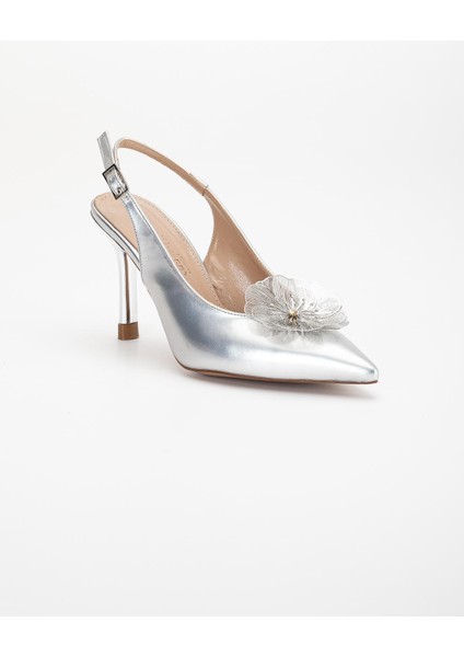 Kadın Abiye Stiletto Gümüş Rugan Metal Çiçek Aksesuarlı Galvaniz Ökçe Kaplamalı fırsatları