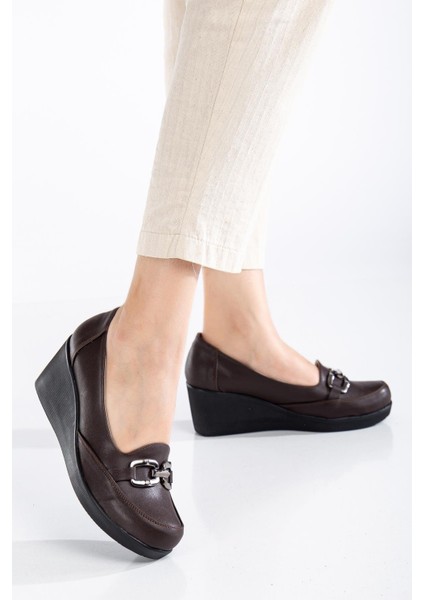 Kadın Dolgu Topuklu Ayakkabı Kahve Yüzlü Tokalı fiyatları