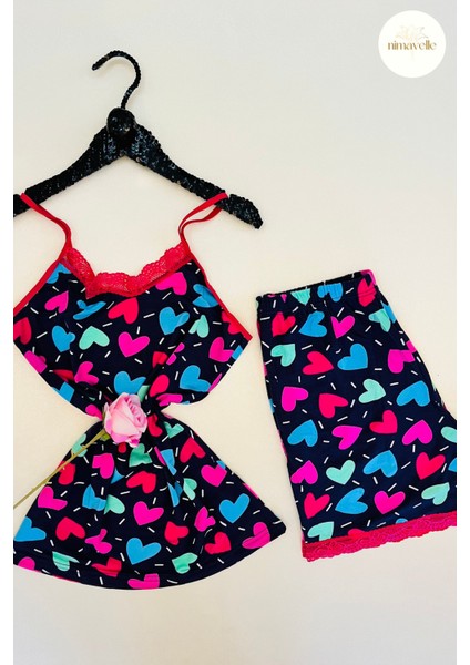 Renkli Kalp Desenli Pembe Dantelli Askılı Şortlu Pijama Takımı