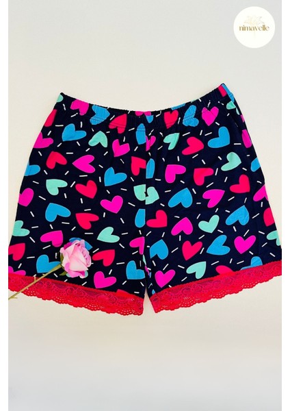 Renkli Kalp Desenli Pembe Dantelli Askılı Şortlu Pijama Takımı