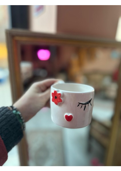 Kadın Yüzü Çiçek Kalp Detay Kahve Fincanı Mug 24K Altın