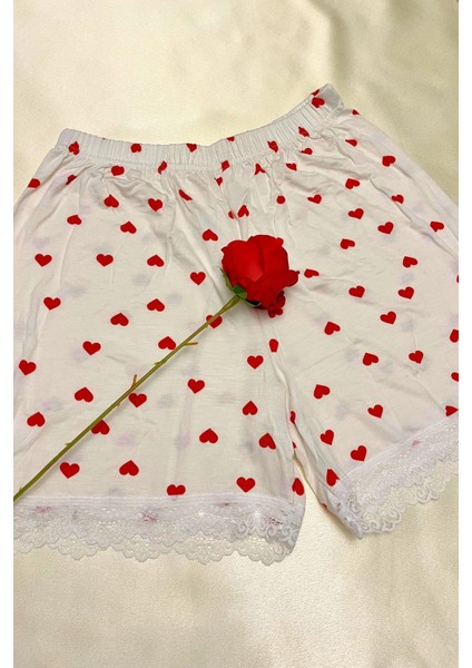 Kırmızı Kalp Desenli Beyaz Dantelli Askılı Şortlu Pijama Takımı