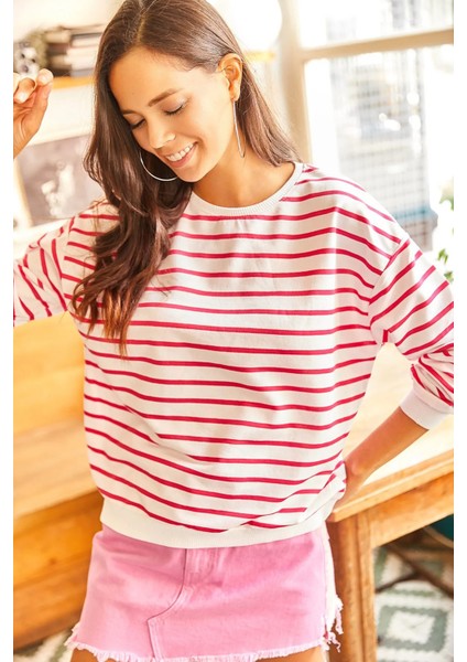 Kadın Kırmızı Çizgili Bisiklet Yaka Oversize Üç Iplik Basic Sweat Sweatshirt