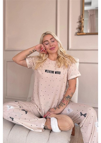 Bej Weekend Mood Desenli Örme Kısa Kol Kadın Pijama Takımı fırsatları