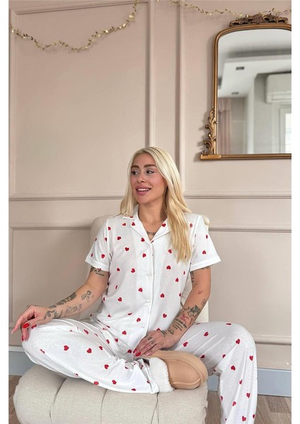 Kırmızı Kalp Desenli Kısa Kol Önden Düğmeli Kadın Pijama Takımı