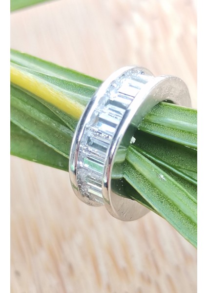 Lüks Çelik Gümüş Renk Kıkırdak Küpe