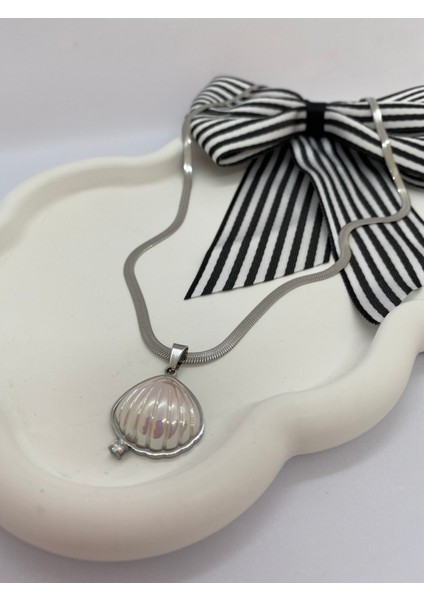 Lucky B&e Italyan Zincirli Büyük Sedefli Midye Çelik Kolye Silver fiyatları