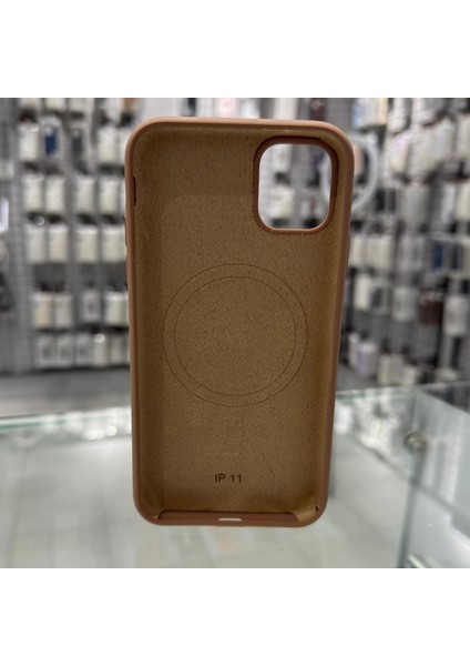 iPhone 11 MagSafe Yumuşak Silikon Kılıf – Lansman İçi Kadife Dokulu, Kablosuz Şarj Destekli Kahverengi fiyatları