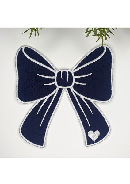 Kurdele Şeklinde Lacivert Beyaz Nakışlı Kumaş Kokteyl Peçetesi 1 Adet