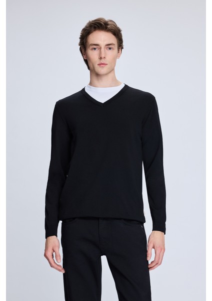 Siyah Regular Fit V Yaka Rayon Kazak