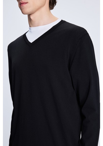 Siyah Regular Fit V Yaka Rayon Kazak fırsatları