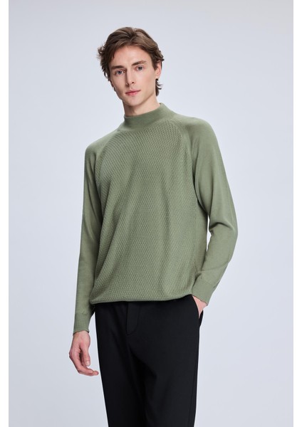 Haki Regular Fit Jakarlı Yarım Balıkçı Yaka Yünlü Kazak modelleri