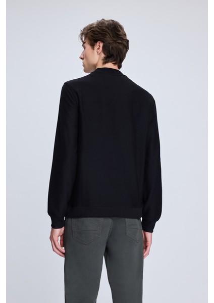 Siyah Regular Fit Jakarlı Yarım Balıkçı Yaka Sweatshirt indirimleri