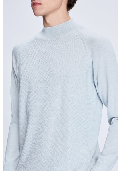 Gri Regular Fit Jakarlı Yarım Balıkçı Yaka Yünlü Kazak fırsatları