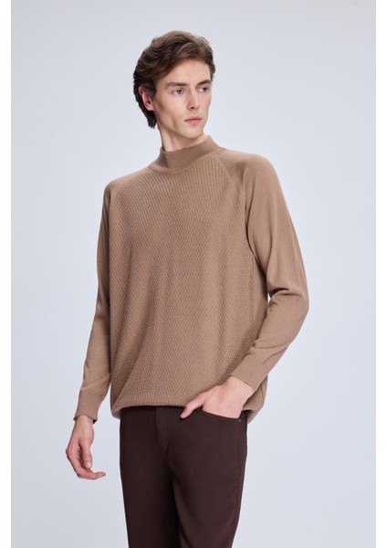 Kahverengi Regular Fit Jakarlı Yarım Balıkçı Yaka Yünlü Kazak modelleri