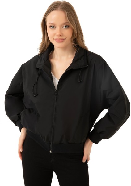 Kadın Siyah Dik Yaka Su ve Rüzgar Geçirmez Oversize Crop Mevsimlik Yağmurluk Rüzgarlık Y30