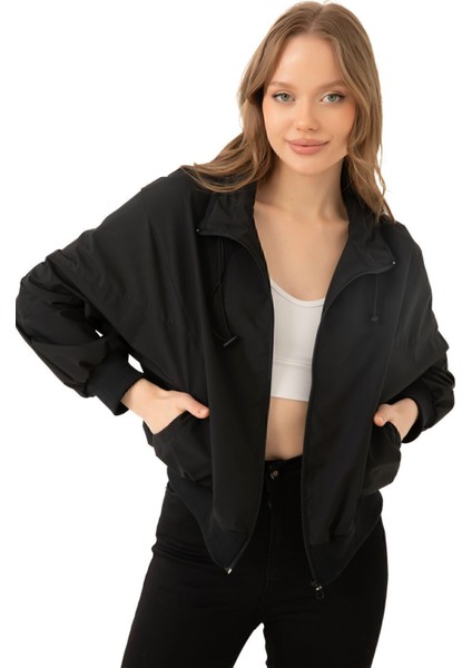 Kadın Siyah Dik Yaka Su ve Rüzgar Geçirmez Oversize Crop Mevsimlik Yağmurluk Rüzgarlık Y30 fiyatları