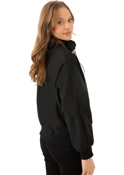 Kadın Siyah Dik Yaka Su ve Rüzgar Geçirmez Oversize Crop Mevsimlik Yağmurluk Rüzgarlık Y30 fırsatları