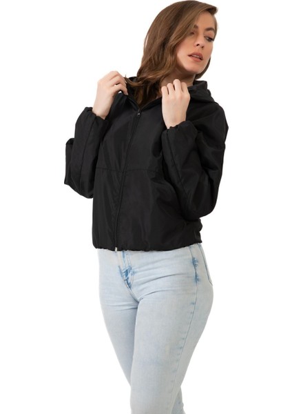 Kadın Siyah Kapüşonlu Su ve Rüzgar Geçirmez Oversize Yağmurluk Rüzgarlık Y20