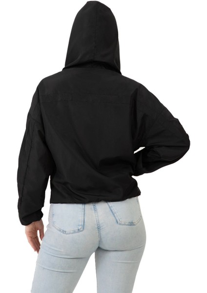 Kadın Siyah Kapüşonlu Su ve Rüzgar Geçirmez Oversize Yağmurluk Rüzgarlık Y20