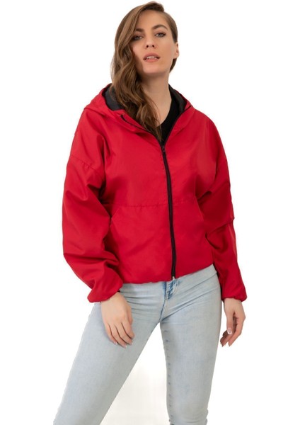 Kadın Kırmızı Kapüşonlu Su ve Rüzgar Geçirmez Astarlı Oversize Yağmurluk Y20 fiyatları