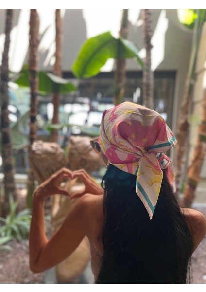 Pembe Panter Desenli Bandana Fular 70 cm x 70 cm