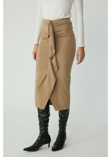 Modest Melında Kadın Örme Vücuda Tamamen Oturan Drape Detaylı Kalem Bej Etek